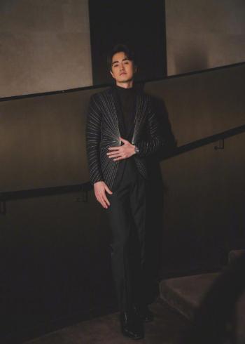 大陆北京人艺男演员杨玏儒雅帅气西装写真图片第5张