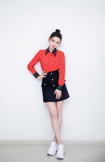 中国北京当代95后女演员宋祖儿性感写真桌面壁纸第0张
