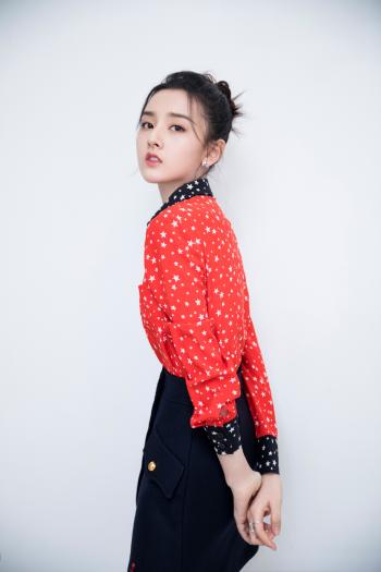 中国北京当代95后女演员宋祖儿性感写真桌面壁纸第3张