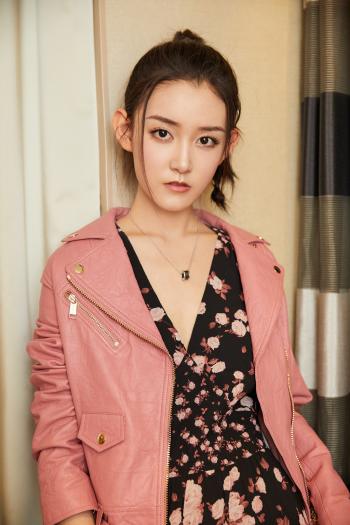 蒋依依仙气白裙清纯高清桌面壁纸第2张