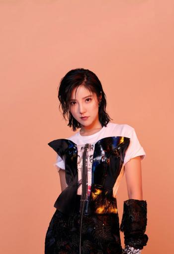 高清吉林女明星赵奕欢游轮率性洒脱写真第1张
