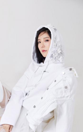 高清吉林女明星赵奕欢游轮率性洒脱写真第2张