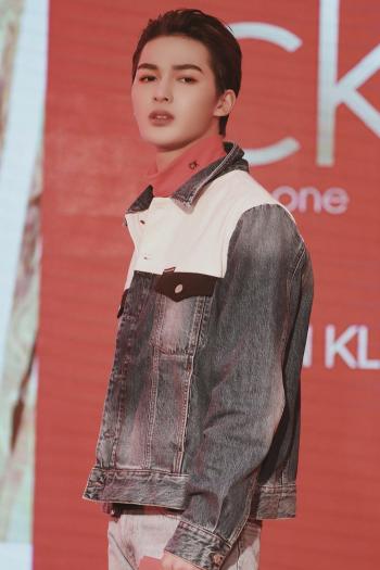 高清内陆男星朱正廷光影时尚杂志封面写真图片第3张