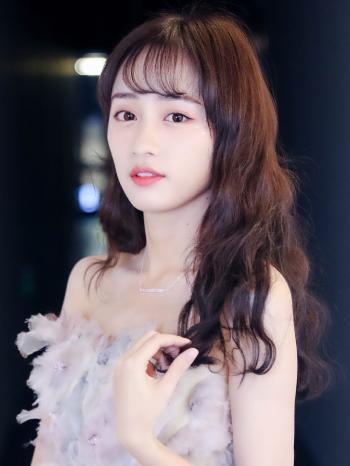 中国江苏南京,歌手、演员黄婷婷清新唯美自拍图片第0张