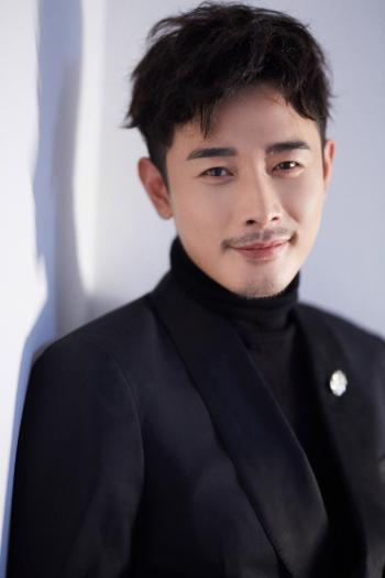 罗晋魅力型男冬日户外写真图片第2张