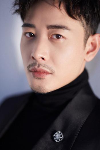 罗晋魅力型男冬日户外写真图片第3张