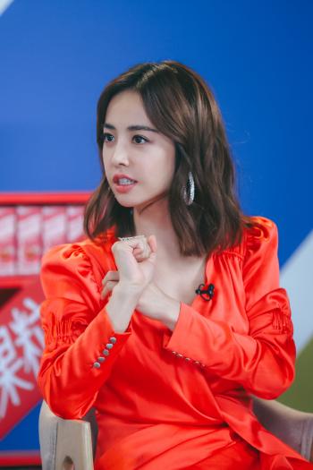 林允《一吻定情》首映礼靓丽图片第5张