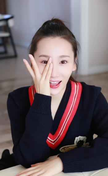 高清内地辽宁省营口市气质女星高洋优雅迷人白纱裙写真图片第2张