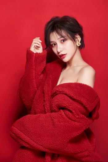 高清女星冯若绮红色性感靓丽写真图片第0张