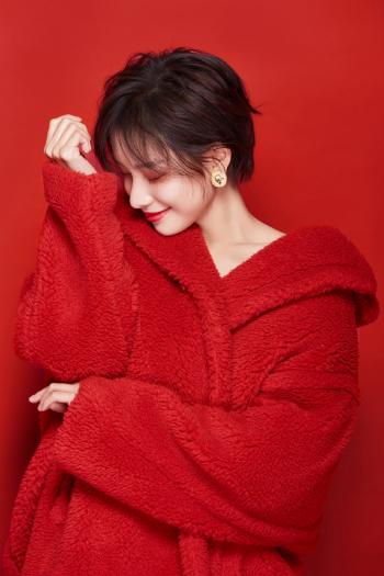 高清女星冯若绮红色性感靓丽写真图片第2张