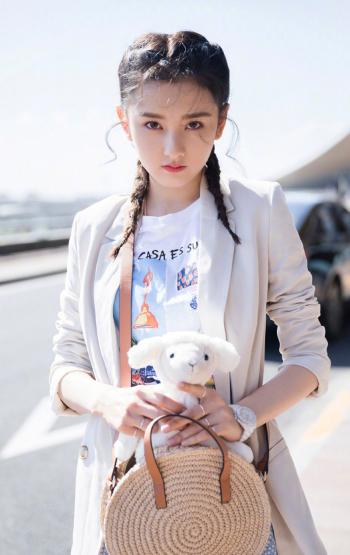 中国北京当代95后女演员宋祖儿清新时尚可爱写真图片桌面壁纸第2张