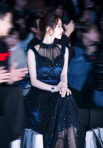 高清四川性感美女宁心时尚甜美街拍图片第5张