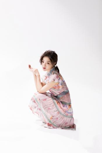 中国四川内江女演员邓家佳可爱时尚美女明星个性写真图片第3张