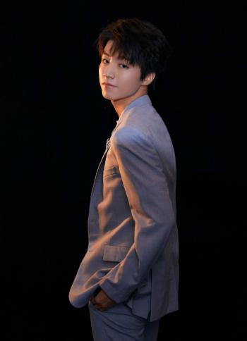 高清中国内地男歌手演员王俊凯微博之夜魅力写真图片第0张