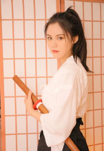 高清中国内地新疆伊犁影视女演员佟丽娅性感妩媚写真图片第0张