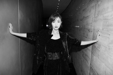 高清中国内地新疆伊犁影视女演员佟丽娅清纯性感写真图片第2张