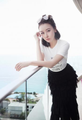 性感女星毛俊杰西装冷艳造型性感写真第3张