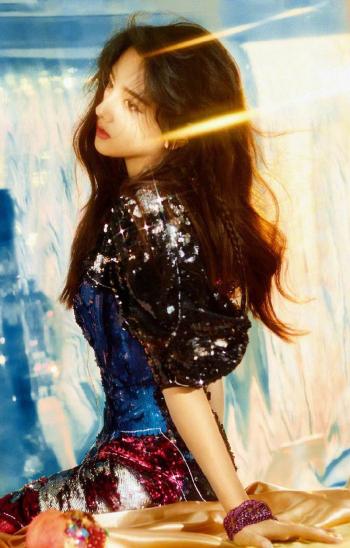 中国北京当代95后女演员宋祖儿典雅迷人写真图片桌面壁纸第3张