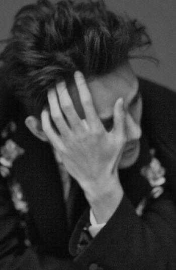 高清山西男演员王凯《跨界歌王》黑白宣传写真图片第3张