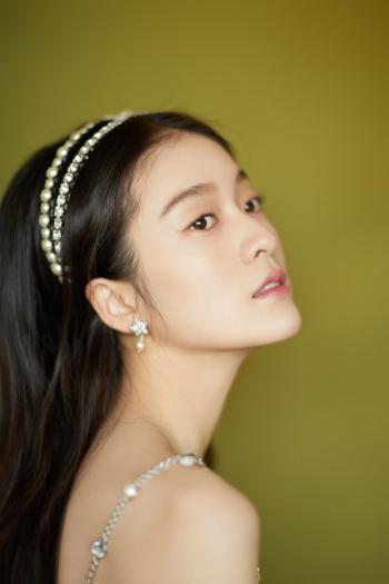 中国内地浙江省义乌女演员张雪迎性感靓丽写真图片第0张