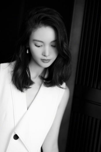 陈钰琪清新淡雅写真图片第3张