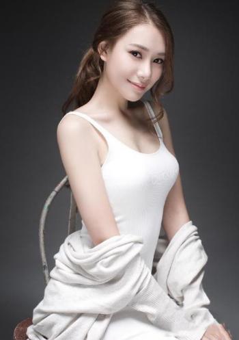 高清女星冯若绮红色性感靓丽写真图片第2张