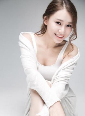 高清女星冯若绮红色性感靓丽写真图片第4张