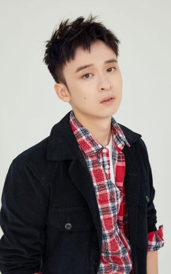 高清中国大陆北京影视演员董子健青春帅气时尚写真图片第1张