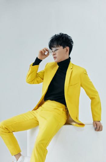 中国内地湖北省咸宁影视男演员黄宥明英俊儒雅时尚写真图片桌面壁纸第2张