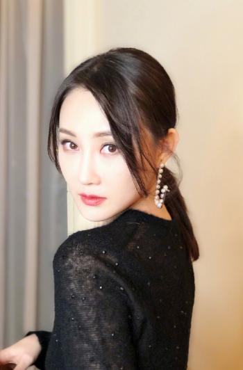 中国内地辽宁省大连女演员林鹏休闲率性时尚街拍图片第0张