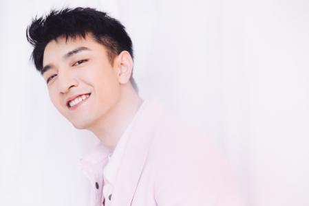 金瀚图片    金瀚帅气养眼杂志封面图片第5张