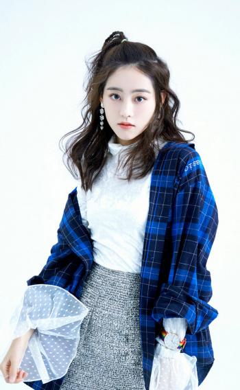 中国内地黑龙江齐齐哈尔女演员祝绪丹性感写真桌面壁纸第1张