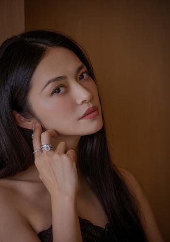 姚晨美艳时尚大片写真图片第3张