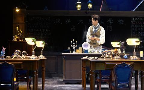 魏大勋复古风帅气写真图片第3张