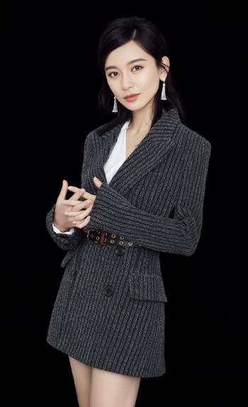 中国内地安徽女演员施诗人气名模性感礼服写真图片第2张