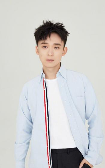 高清中国大陆北京影视演员董子健清爽帅气时尚写真图片第1张