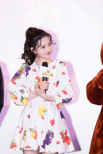 中国北京当代95后女演员宋祖儿清新时尚可爱写真图片桌面壁纸第3张
