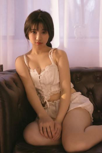 高清中国内地辽宁省沈阳女演员秦岚优雅妩媚写真桌面壁纸第0张