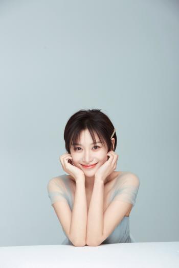 高清女星冯若绮美艳动人写真图片第1张