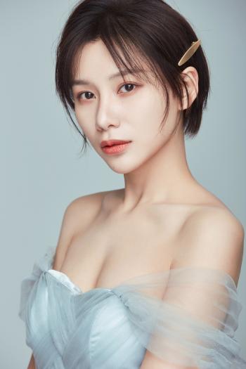 高清女星冯若绮美艳动人写真图片第0张