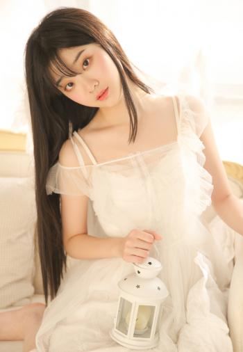 李念《男人装》性感妩媚写真大片第0张