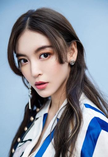 高清中国内地女演员美女尤靖茹妩媚风情写真图片第2张