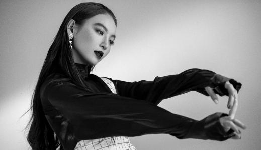 高清中国内地女演员美女尤靖茹妩媚风情写真图片第3张
