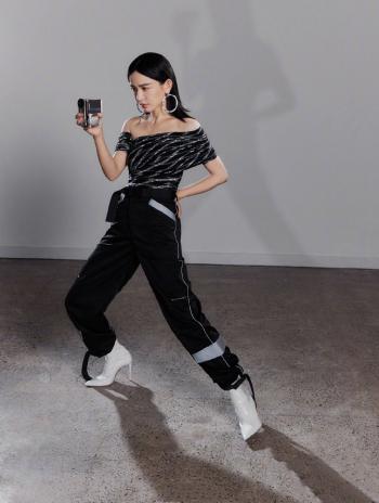 中国内地安徽女演员施诗人气名模性感礼服写真图片第3张
