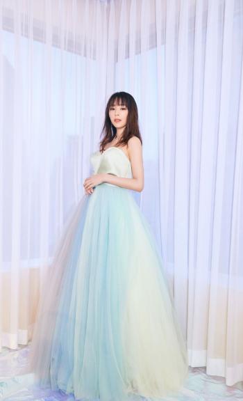 中国内地福建永安女演员张静初亚洲电影节优雅图片第1张
