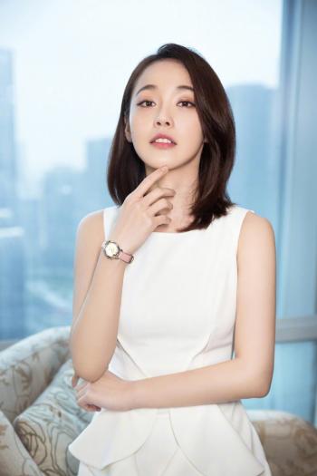 高清吉林省辽源女明星张佳宁百变时尚高清桌面壁纸第0张