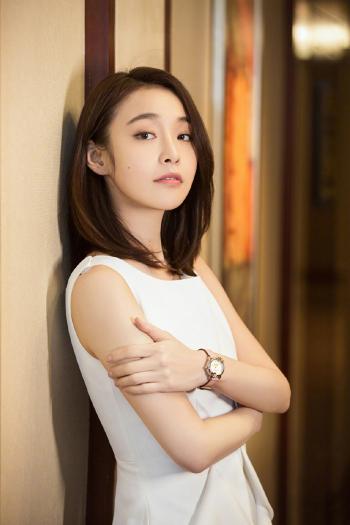 高清吉林省辽源女明星张佳宁百变时尚高清桌面壁纸第1张