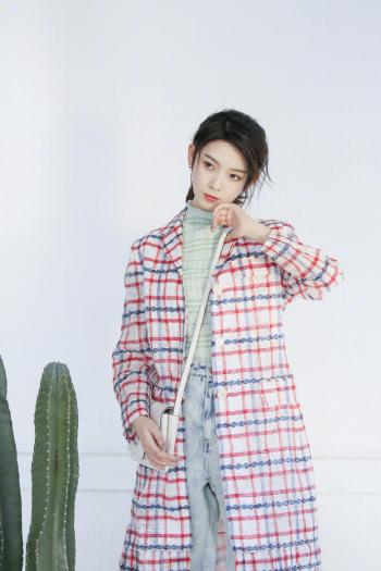 中国内地四川省攀枝花女演员人气演员陈瑶俏皮可爱写真图片第2张