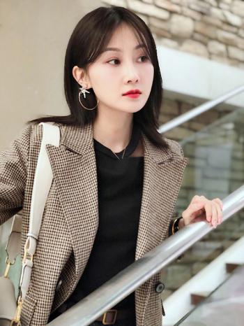 中国内地辽宁省大连女演员林鹏性感妩媚活动写真图片第3张