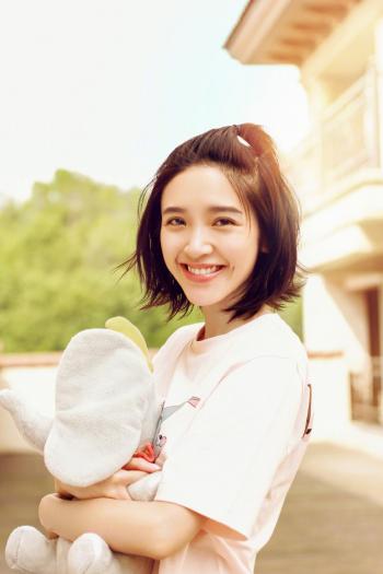 高清中国内地四川女演员唐艺昕上海电影节优雅写真图片第0张